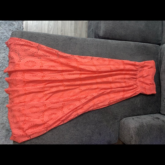 Strapless open cut our back lace style maxi dress - Picture 2 of 5